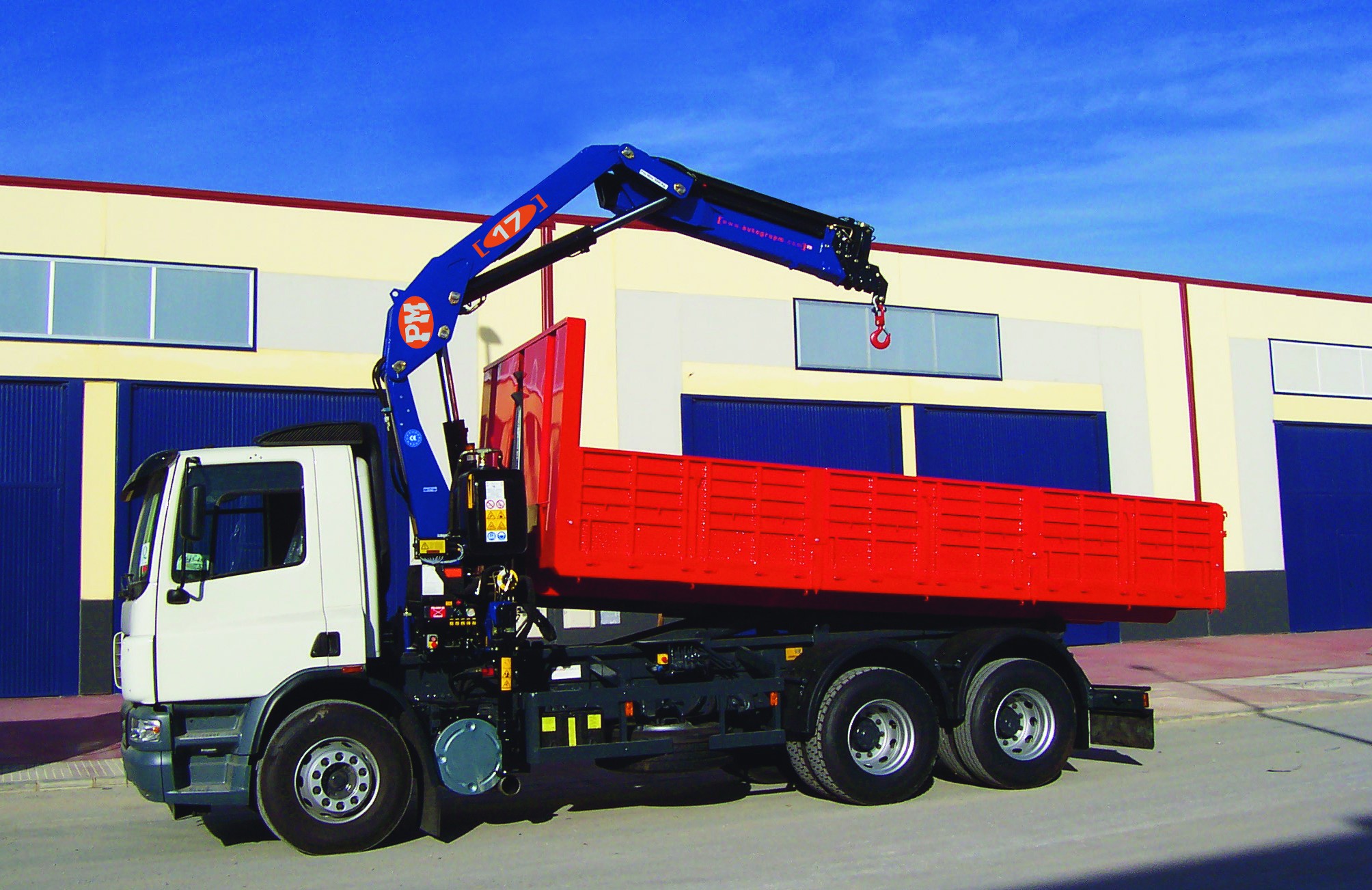 PM 17-ton knuckle boom crane