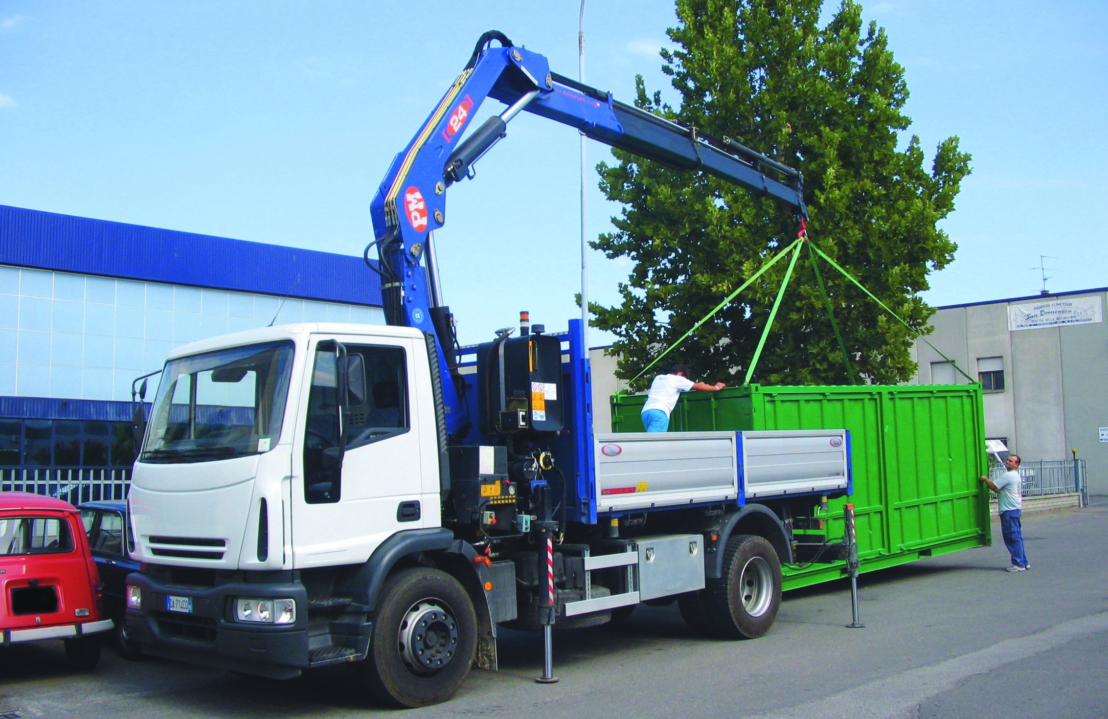 PM 24-ton knuckle boom crane